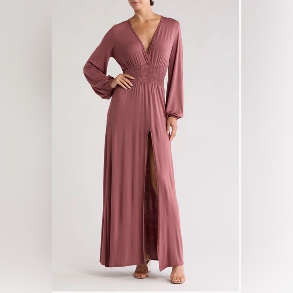 Go Couture Dresses & Skirts - 90. Go Couture $179 Plunge Neck Long Sleeve Maxi Dress